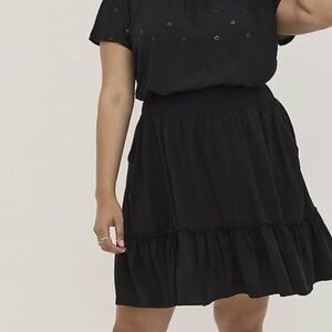 NWT Torrid Tiered Skirt Black Pull On Sz M/L